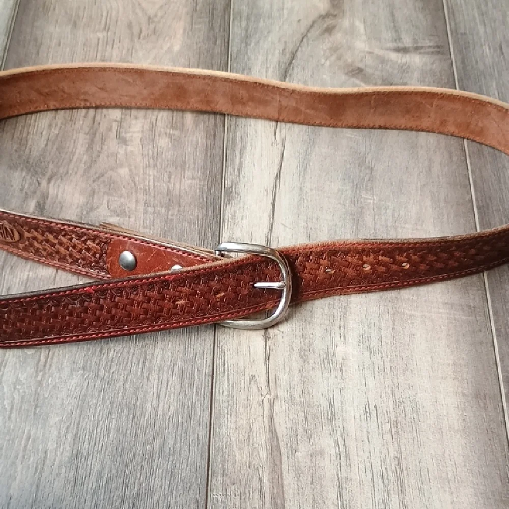 Stylish Brown Leather Men's Belt